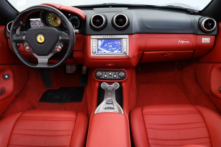 フェラーリ カリフォルニア F1 正規ディーラー車 カーボンLED