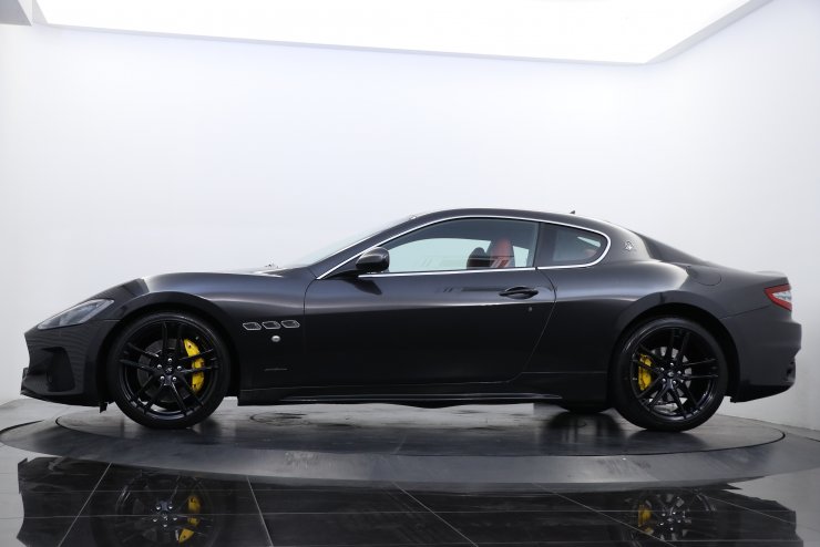 マセラティ グラントゥーリズモ スポーツ 有償カラー：グリジオグラ