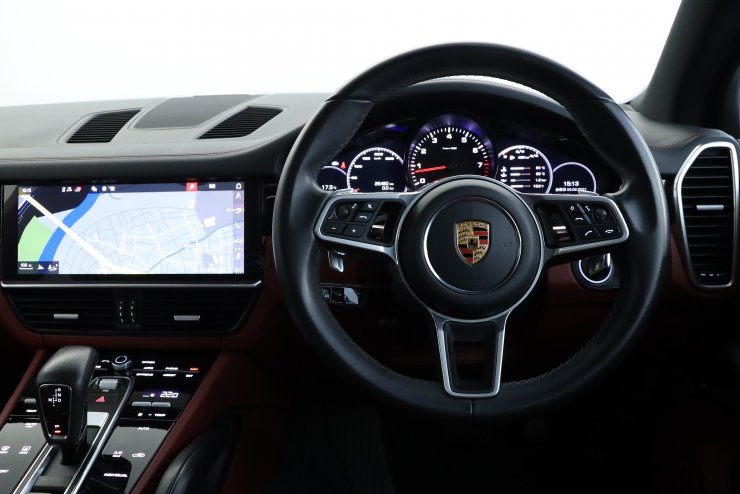 ポルシェ カイエン 3.0 TIP-S 現行モデル 有償カラー ボルドーレッド