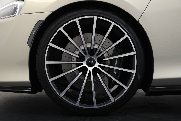 マクラーレン GT Luxe フラックスシルバー ワンオーナー オプション