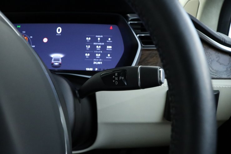 テスラ モデルX 100D 有償色 ソリッドブラック ホワイトレザーシート