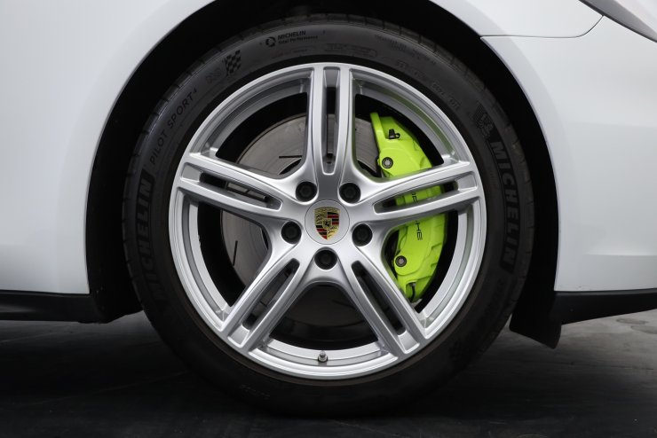 ポルシェ パナメーラ 4 E-Hybrid 2018年モデル ブラックレザー