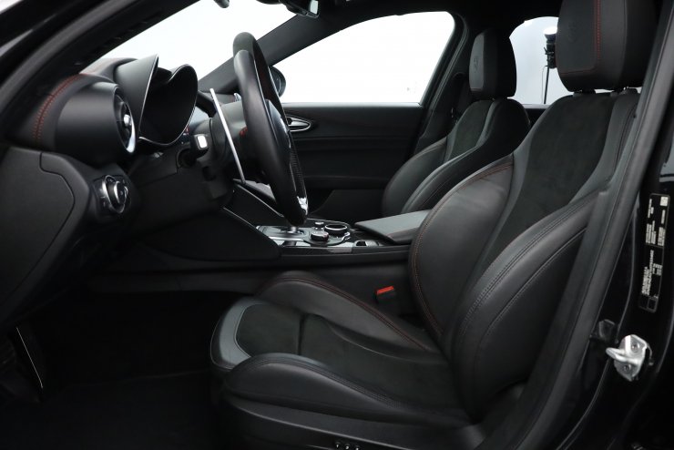 アルファロメオ ジュリア Quadrifoglio 左ハンドル 本国
