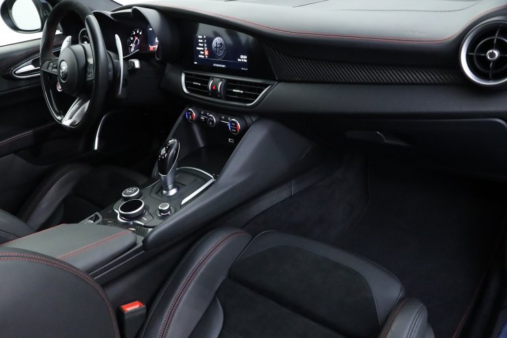アルファロメオ ジュリア Quadrifoglio 左ハンドル 本国