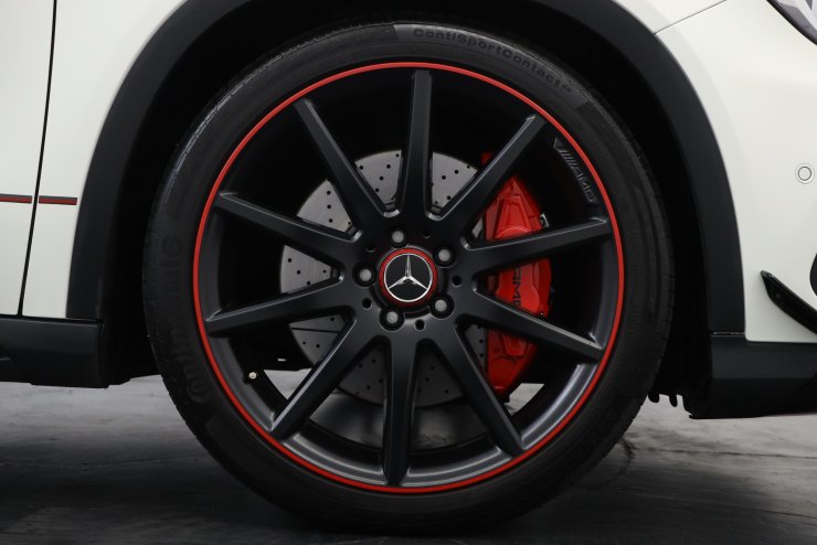AMG GLAクラス GLA45 4-MATIC Edition1 限定600台 専用20インチアルミ