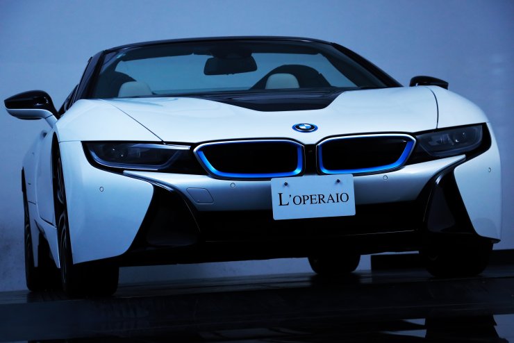 BMW i8 ロードスター ワンオーナー 左ハンドル 有償色 アイボリー