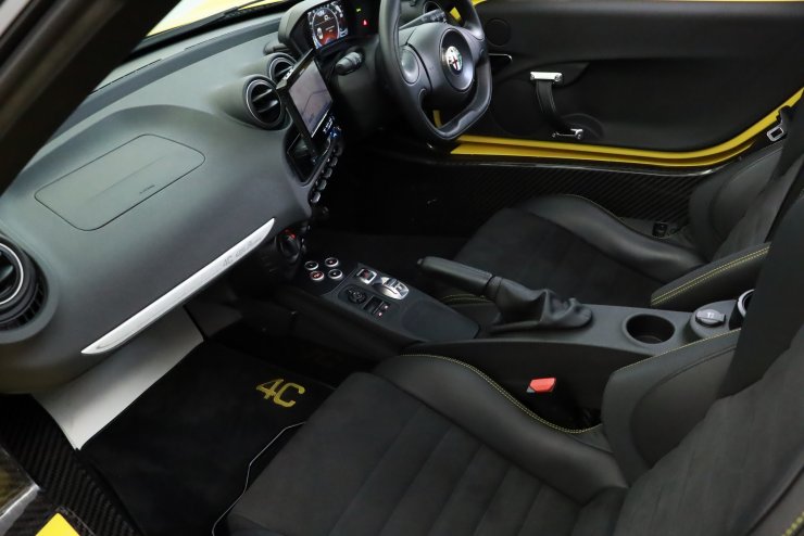 アルファロメオ 4C スパイダー スポーツPKG カーボンサイドダクト