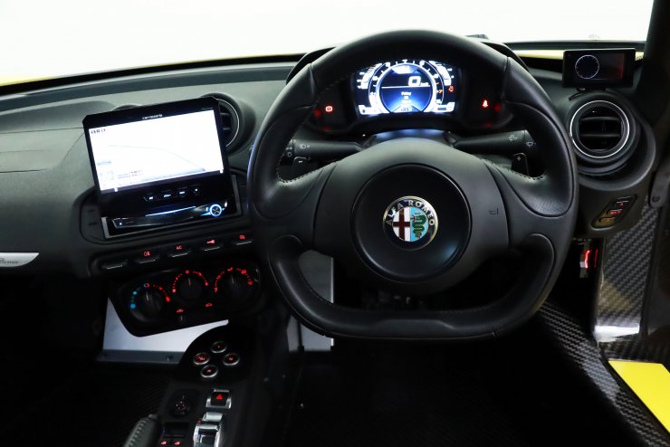 アルファロメオ 4C スパイダー スポーツPKG カーボンサイドダクト