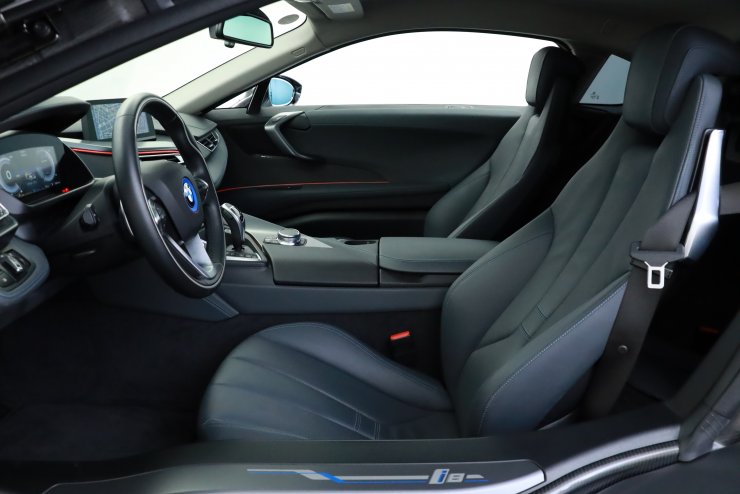 BMW i8 Coupe 正規ディーラー車 ワンオーナー クリスタル
