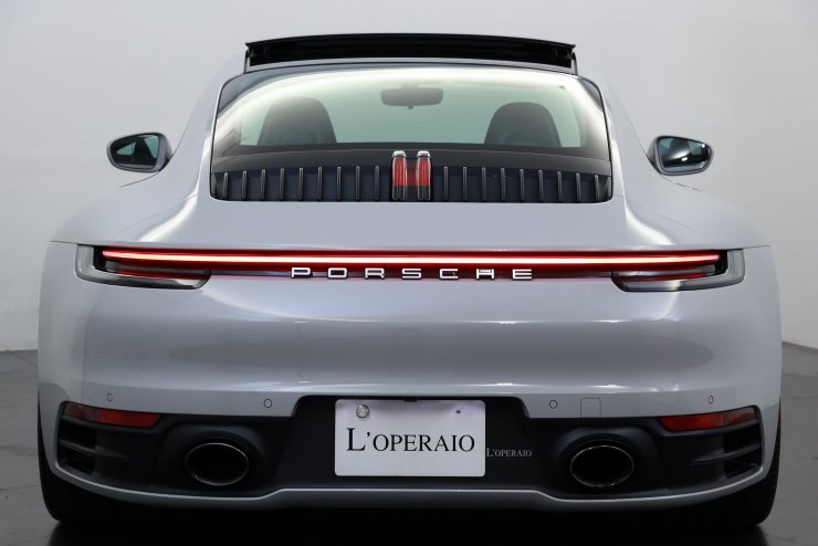 ポルシェ 911(Type992) カレラ PDK オプション総額約257万円 クレヨン