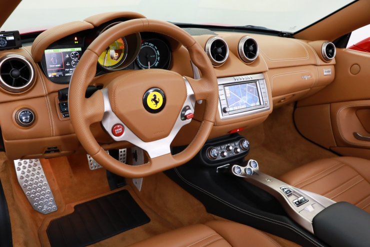 フェラーリ カリフォルニア 正規ディーラー車 純正オプション鍛造19