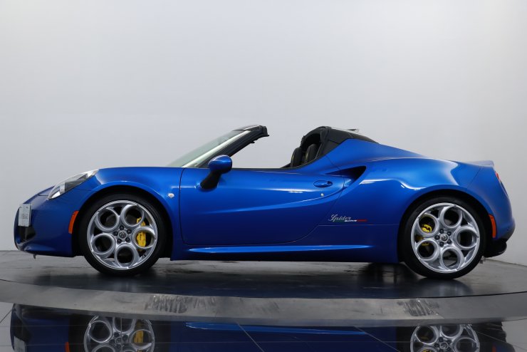 アルファロメオ 4C Spider Italia ワンオーナー 国内限定15台 専用外装