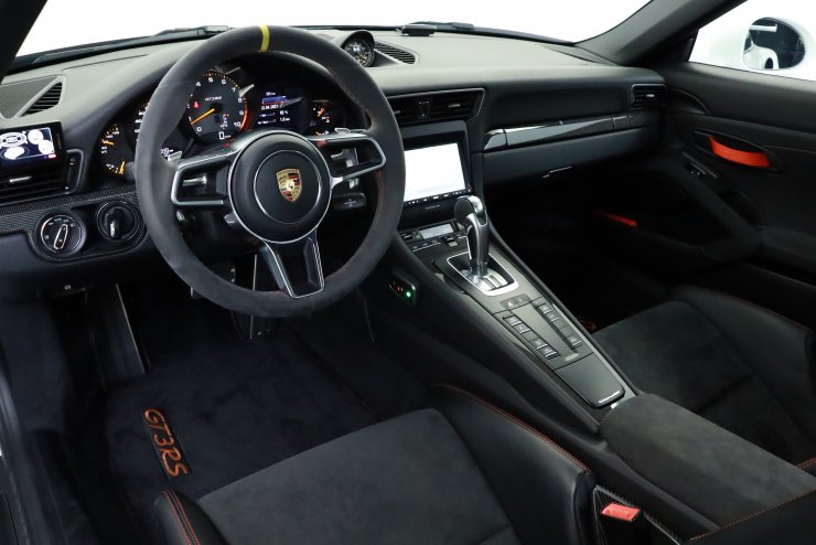 ポルシェ 911(Type991) GT3 RS ブラックレザー＆アルカンターラ