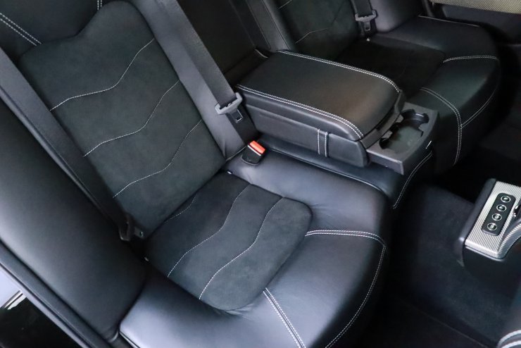 マセラティ クアトロポルテ スポーツ GT S 右ハンドル 専用