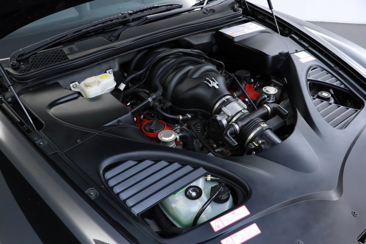 マセラティ クアトロポルテ スポーツ GT S 右ハンドル 専用