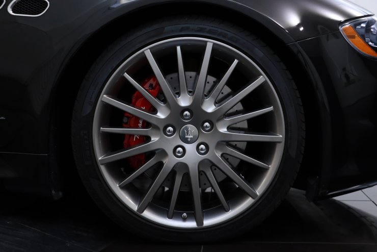 マセラティ クアトロポルテ スポーツ GT S 右ハンドル 専用