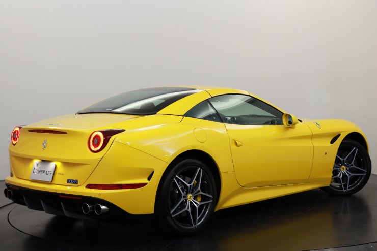 フェラーリ カリフォルニア T F1 DCT 正規ディーラー車 希少カラー
