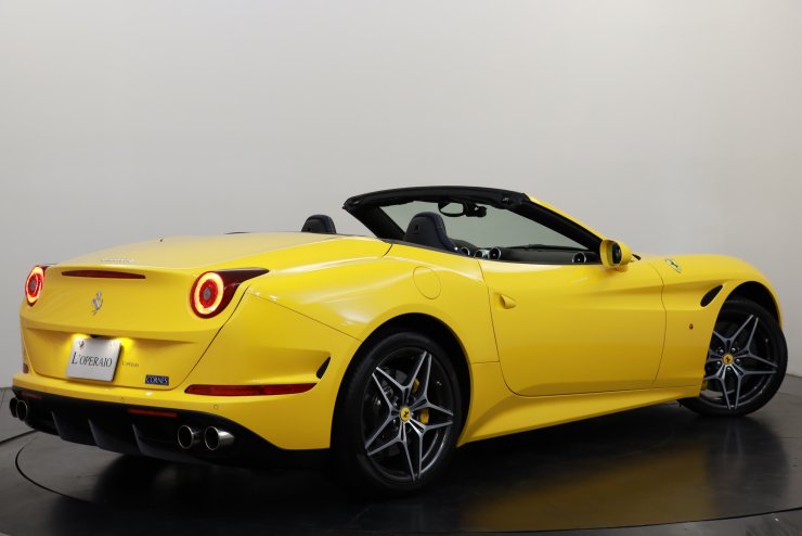 フェラーリ カリフォルニア T F1 DCT 正規ディーラー車 希少カラー
