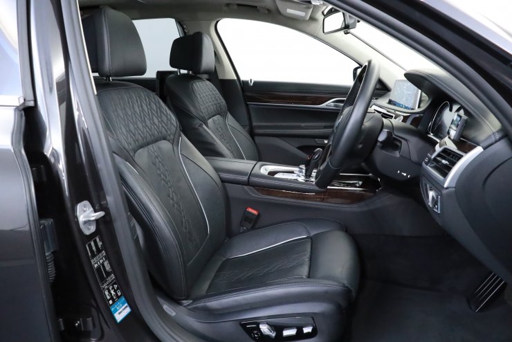 BMW 7シリーズ 740Ld xDrive エクセレンス harman/kardon リア