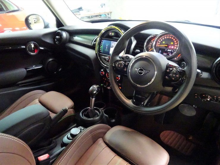 BMW MINI 3ドア クーパーSD 3ドア60イヤーズ エディション 茶革シート