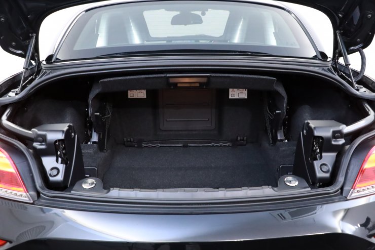 BMW Z4 sDrive 20i Mスポーツ 後期モデル 社外ステアリング(レッド