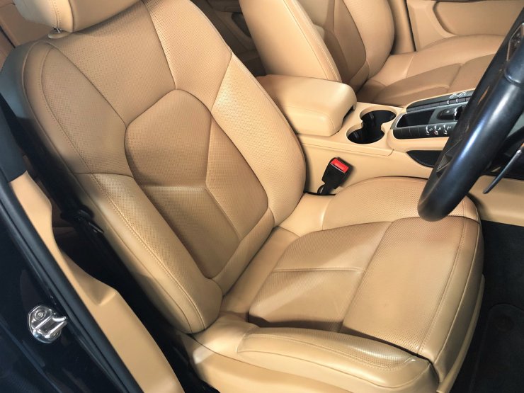 ポルシェ マカン マカン Pdk ポルシェエントリー ドライブ シートヒーター シートベンチレーション 電動可倒式ドアミラー バックカメラ クルーズコントロール ルクソールベージュレザーシート中古車