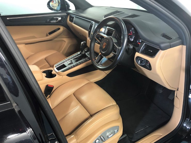 ポルシェ マカン マカン Pdk ポルシェエントリー ドライブ シートヒーター シートベンチレーション 電動可倒式ドアミラー バックカメラ クルーズコントロール ルクソールベージュレザーシート中古車