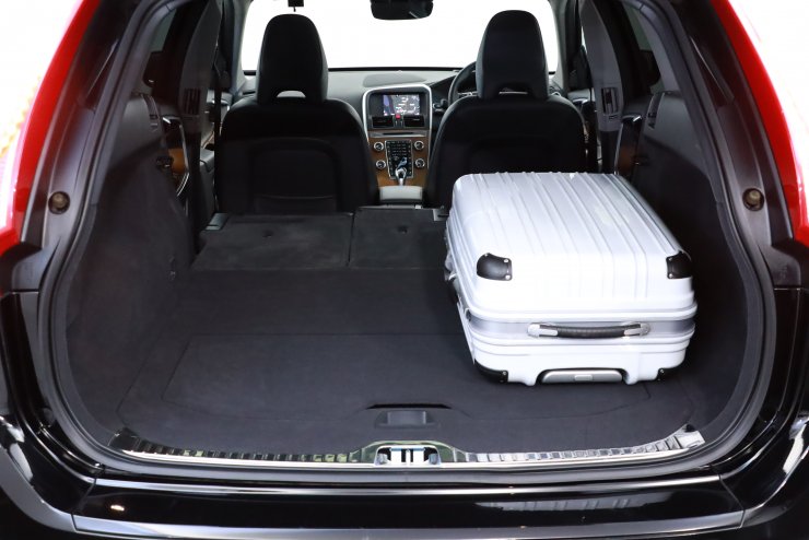 ボルボ XC60 D4 クラシック オフブラックレザー シートヒーター 電動