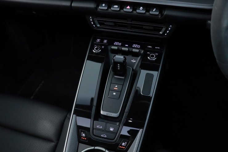 ポルシェ 911(Type992) カレラS PDK 有償色 黒革 スポーツクロノ