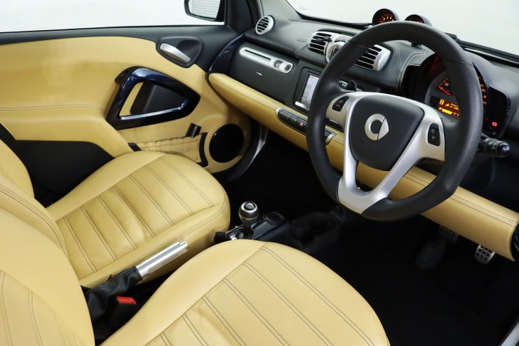 スマート フォーツークーペ ブラバス エクスクルーシブエディション