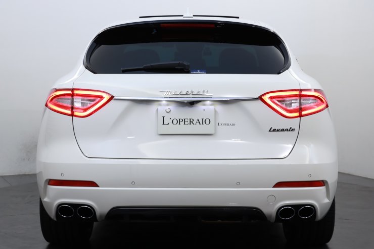 マセラティ レヴァンテ S 4WD パノラマサンルーフ ドライバー