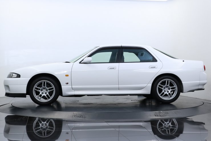 日産 スカイラインGT-R R33 4ドア オーテックバージョン 40th