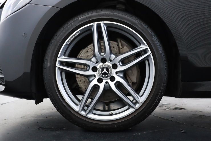 メルセデスベンツ Eクラス E200 4MATIC アバンギャルド BSG AMG