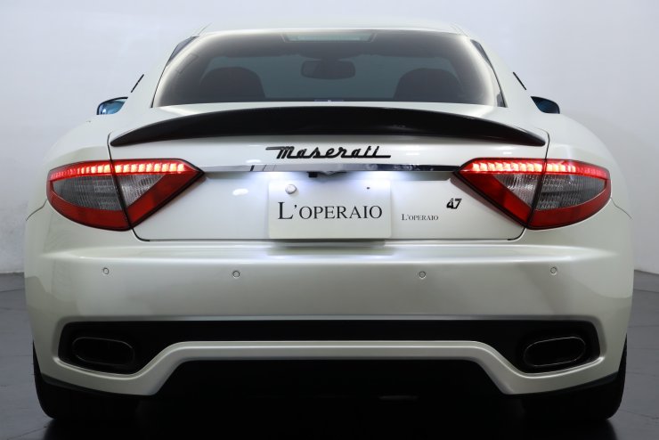 グラントゥーリズモ MC エンブレム マセラティ 純正 Maserati  