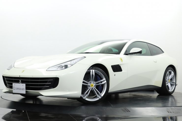 フェラーリ GTC4ルッソ V12 F1 DCT カーボンファイバードライバー