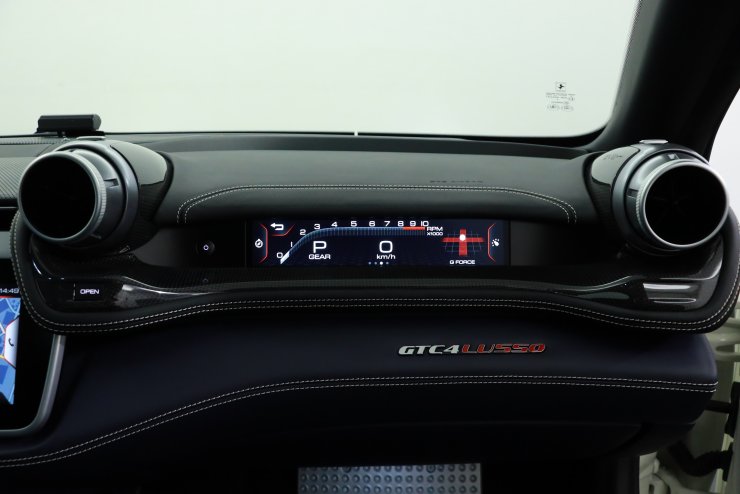 【純正品】Ferrari カーボン　フューエルリッド（GTC4ルッソ用） 最終日ーーーーっ!!