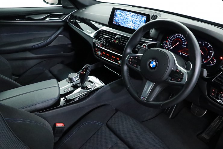 BMW 5シリーズ 523d エディション MISSION:IMPOSSIBLE 純正19インチ