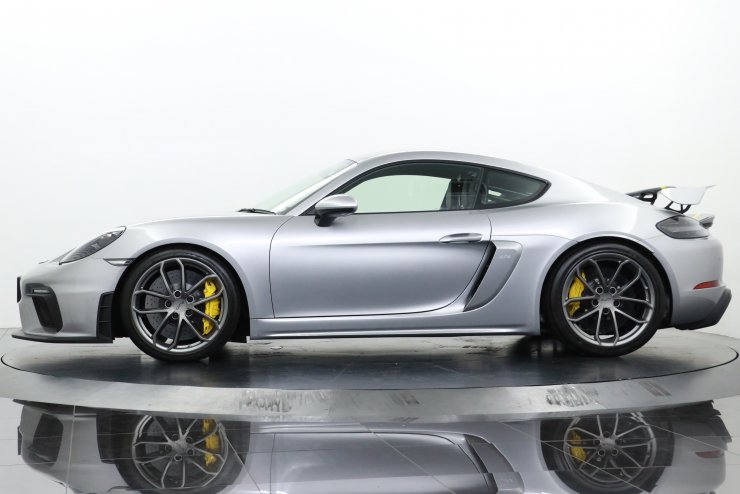 ポルシェ 718 Cayman GT4 正規ディーラー車 PDLS クラブスポーツ