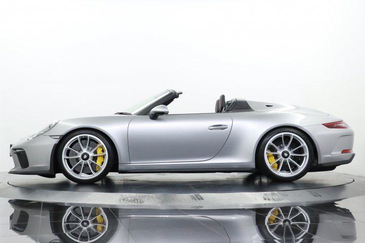 ポルシェ 911(Type991) スピードスター 6MT 世界限定1948台 シリアル
