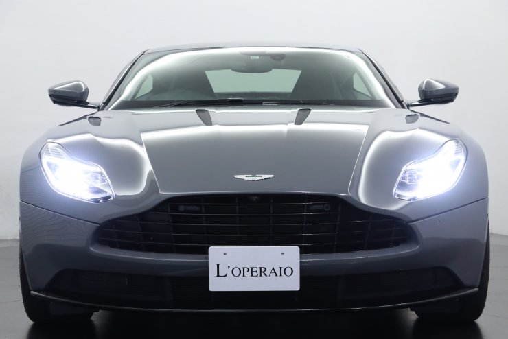 アストンマーティン DB11 V12 走行7,000km 希少カラー ブラック