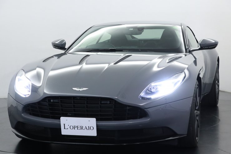 アストンマーティン DB11 V12 走行7,000km 希少カラー ブラックパック