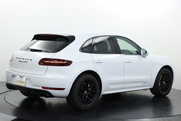 ポルシェ マカン GTS 1オーナー PCCB Sport‐ChronPKG PASM付​エア