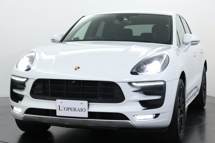 ポルシェ マカン GTS 1オーナー PCCB Sport‐ChronPKG PASM付​エア