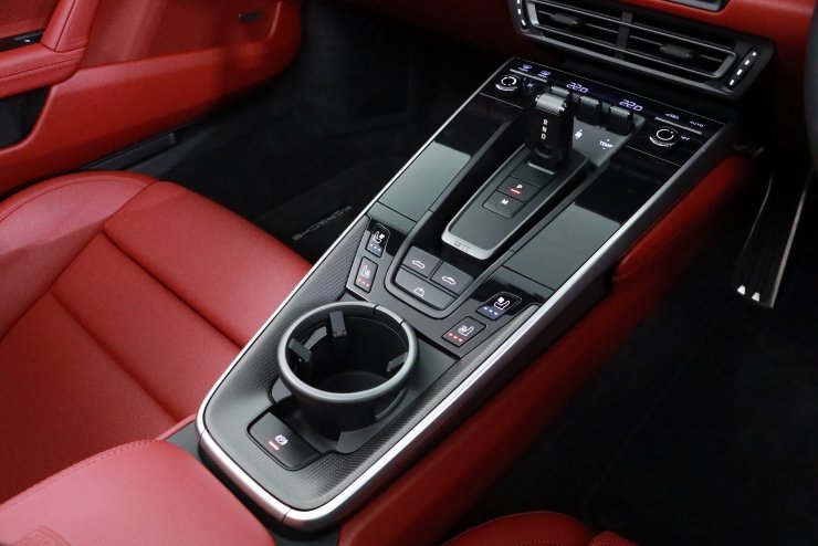 ポルシェ 911(Type992) ターボ S カブリオレ 赤革 ワンオーナー 純正20