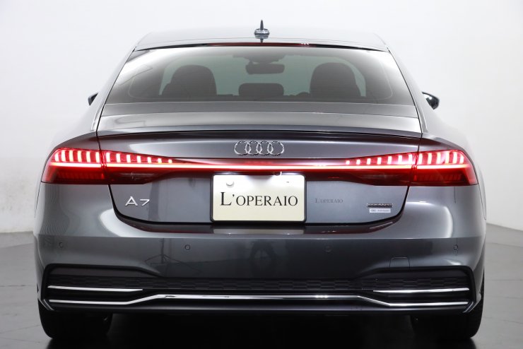 アウディ A7スポーツバック 55TFSI quattrro S line 1オーナー