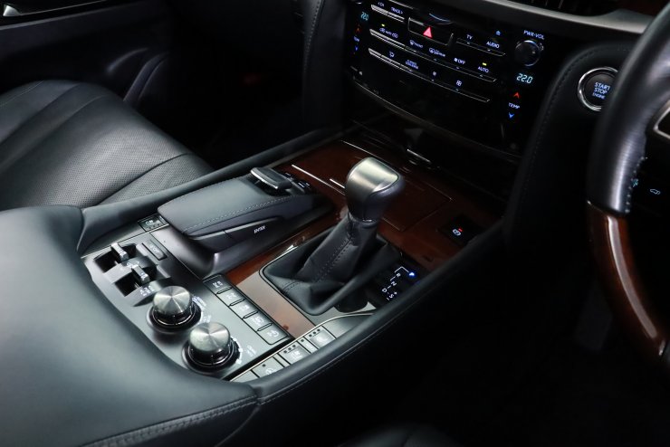 レクサス LX LX570 8人乗り 1オーナー TRDエアロ 前後シート
