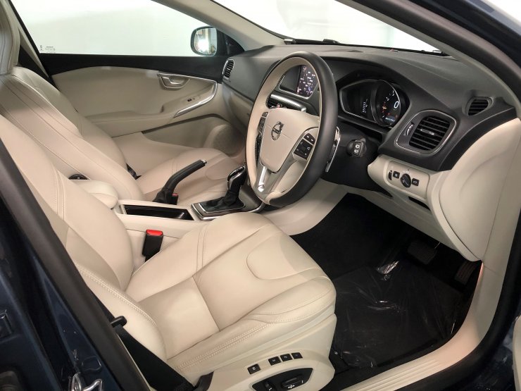 ボルボ V40 ボルボ V40 T3クラシックエディション 最終モデル特別仕様