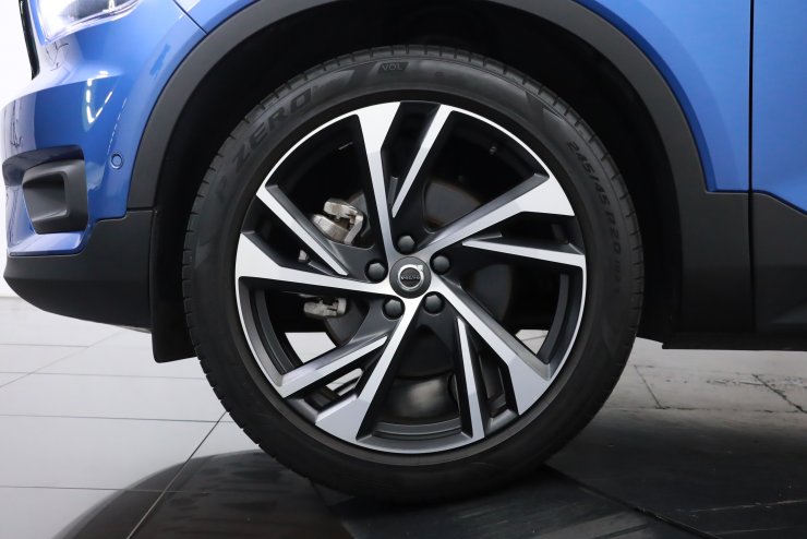 ボルボXC40 T5 AWS ファーストエディション 20インチ　アルミホイール ボルボ XC40 T5 AWD R-Design First Edition 限定300台 パノラマ