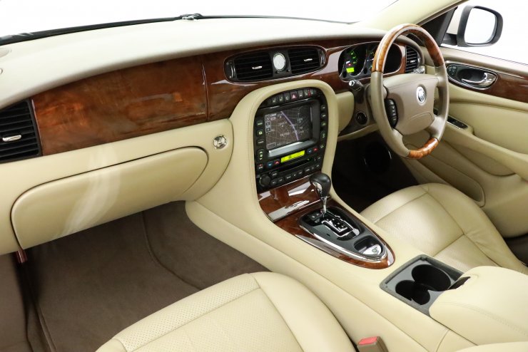 ジャガー XJ 3.0 Executive 後期モデル ディーラー整備記録簿多数