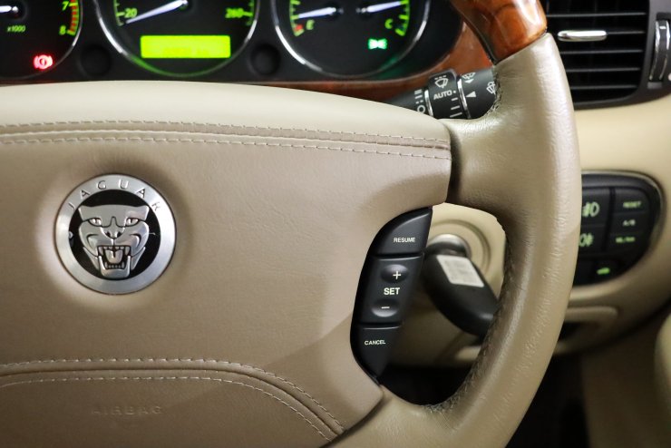 ジャガー XJ 3.0 Executive 後期モデル ディーラー整備記録簿多数
